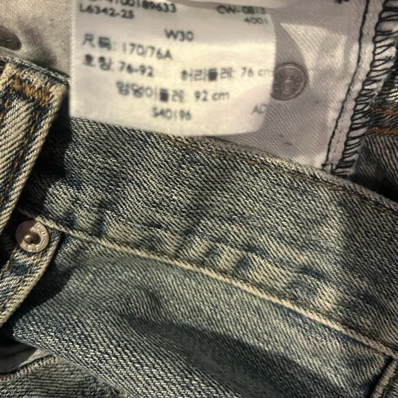 Vtg Y2K Levi’s 569 Denim High Waisted Bermuda Shorts Jorts 30 Classic Casual - Picture 5 of 5